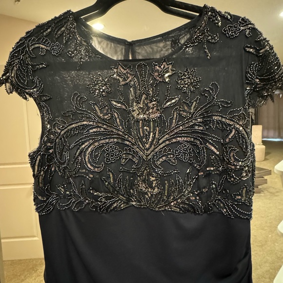 Beautiful navy blue formal gown. - Picture 5 of 5